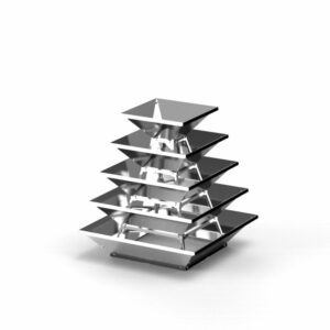 Der Hochbeet „HighBeet Rock“ 5 Ebenen ist eine moderne abstrakte Skulptur mit fünf zunehmend kleiner werdenden quadratischen, reflektierenden Metallplatten, die eine mehrstufige Pyramide bilden. Sein schlichtes Design wertet jeden schicken Balkon vor einem schlichten weißen Hintergrund auf.